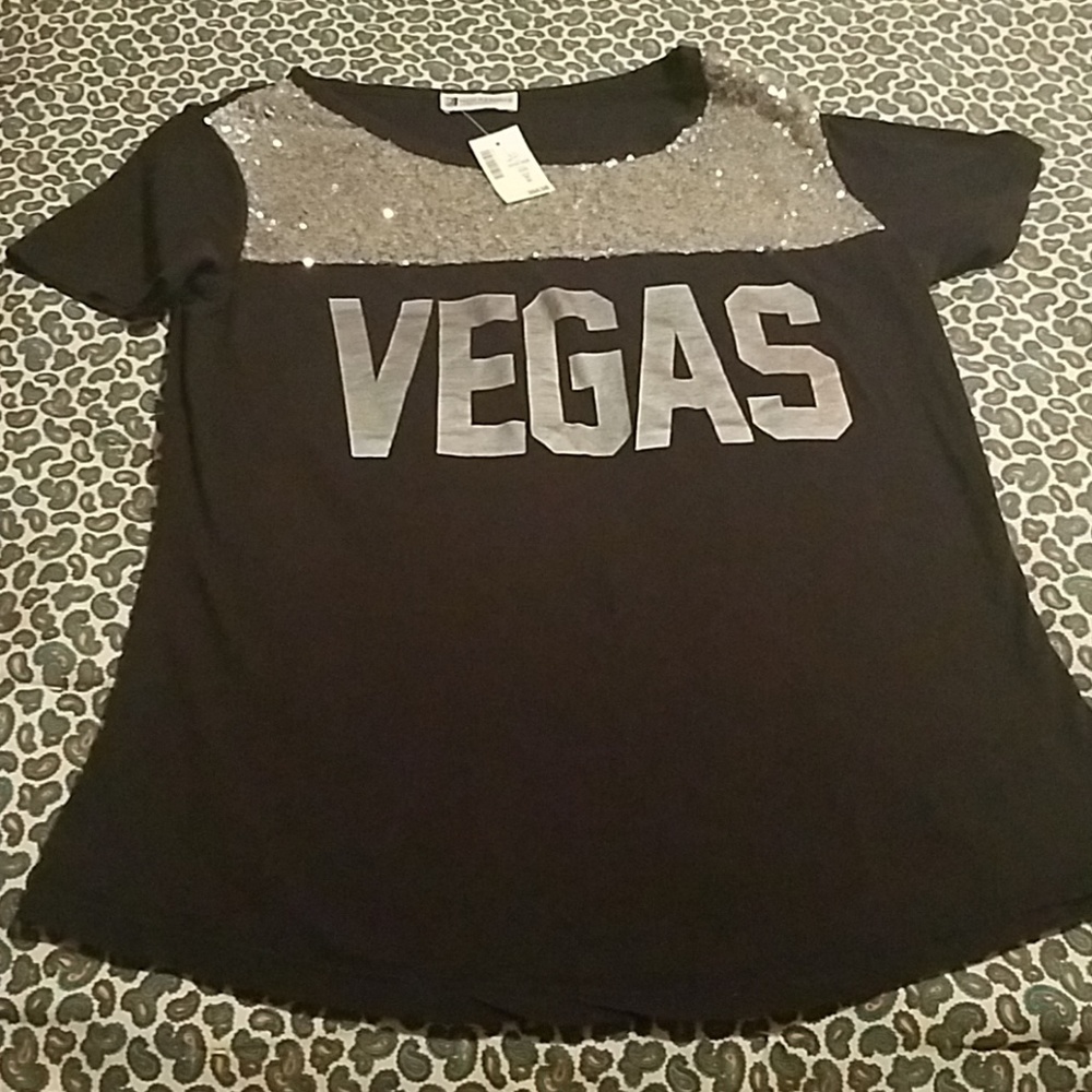 Medium Vegas shirt nwt